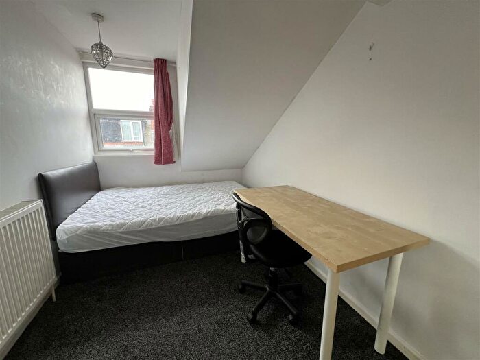 4 Bedroom Terraced House To Rent In Thornville View, Hyde Park, Leeds, LS6