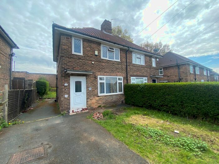 2 Bedroom Property To Rent In Dufton Approach, Leeds, LS14