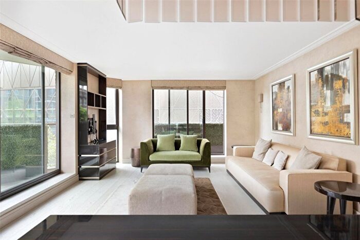 3 Bedroom Flat To Rent In Blythe Road, London, W14