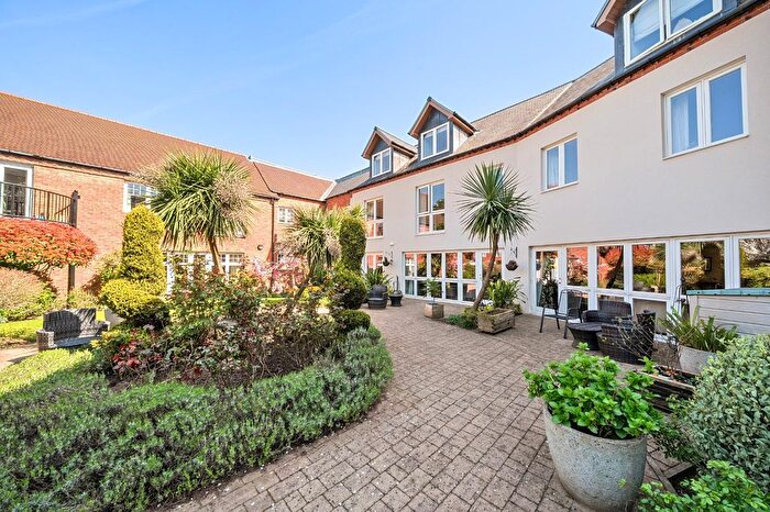 2 Bedroom Flat For Sale In High Street, Knowle, Solihull, West Midlands, B93