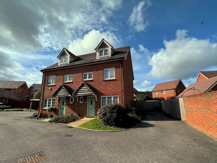 4 Bedroom Semi-Detached House To Rent In Barn Owl Drive, Bracknell, Berkshire, RG12