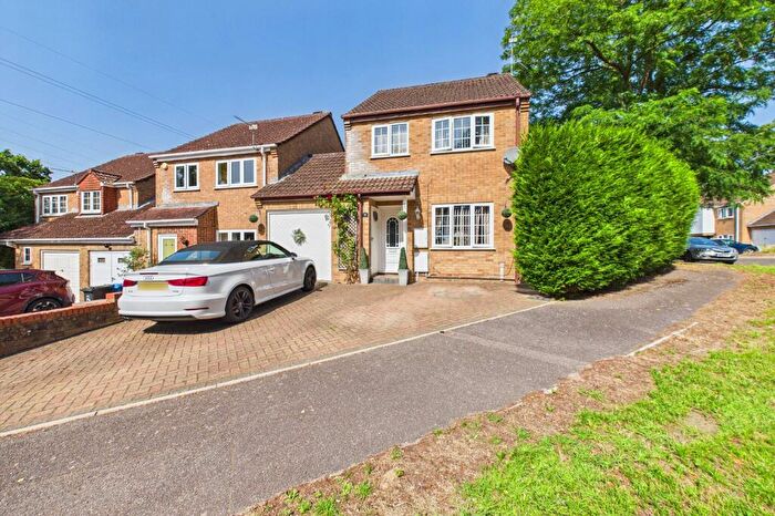 3 Bedroom Link Detached House For Sale In Primrose Gardens, Poole, Dorset, BH17