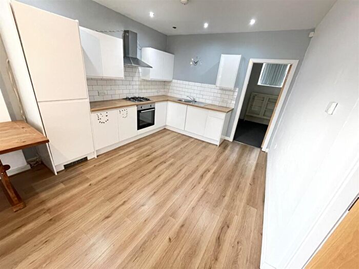 2 Bedroom Apartment To Rent In Middle Hillgate, Hillgate, Stockport, SK1