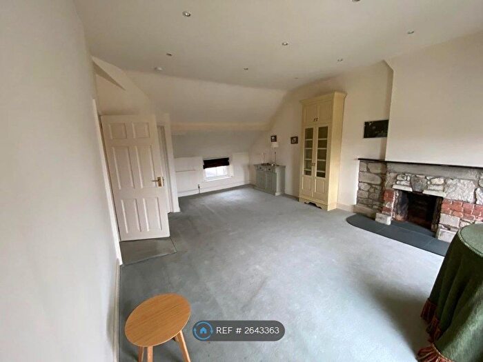 1 Bedroom Flat To Rent In High Street, Tisbury, Salisbury, SP3