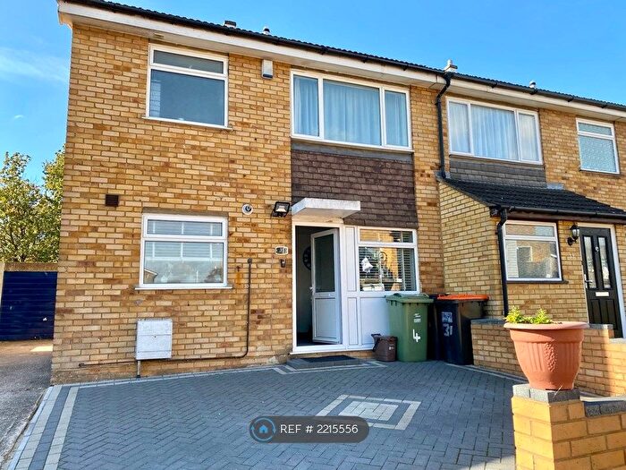 3 Bedroom Semi-Detached House To Rent In Newbury Road, Houghton Regis, Dunstable, LU5