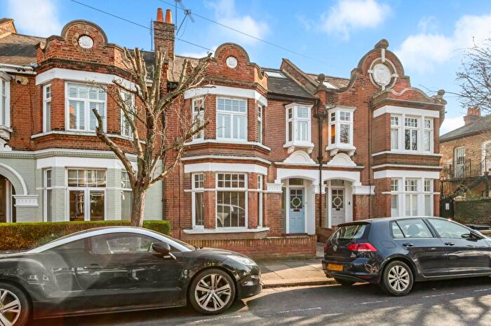 3 Bedroom Maisonette For Sale In Cowley Road, Mortlake, SW14