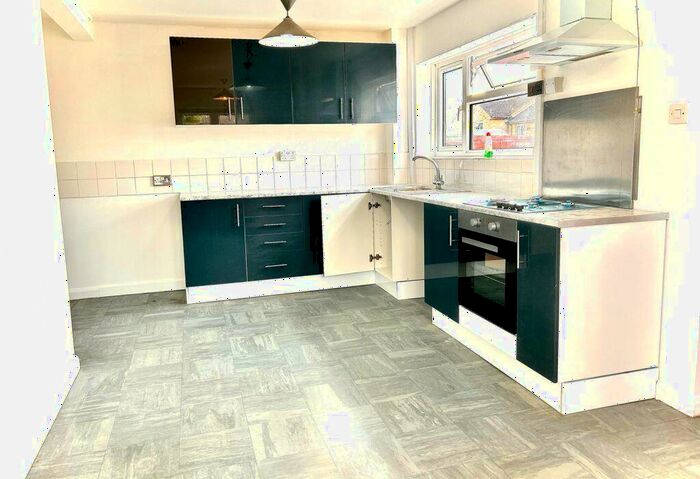 3 Bedroom Terraced House To Rent In Castle Way, Kettering, NN15