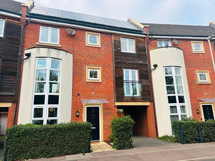 4 Bedroom Town House For Sale In Southwold Crescent, Broughton, MK10