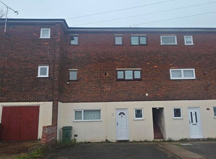 1 Bedroom Flat For Sale In West Lodge, Dell Road, Grays, Essex, RM17