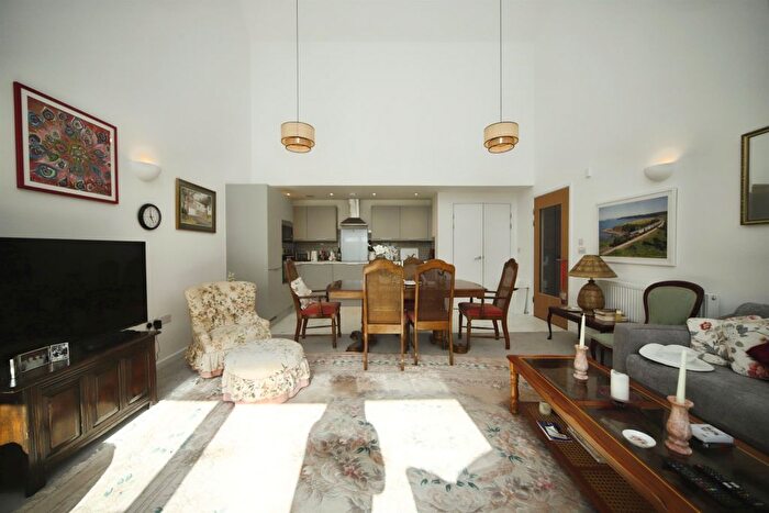 2 Bedroom Flat For Sale In Coal Orchard, Taunton, TA1