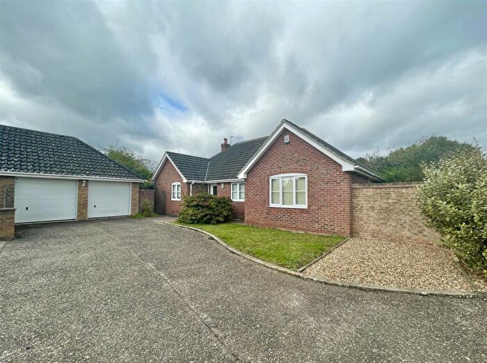 4 Bedroom Bungalow For Sale In Mill Orchard, Pulham Market, Diss, IP21