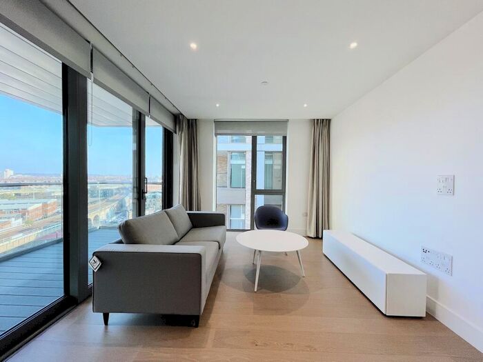 2 Bedroom Apartment To Rent In Chartwell House, Battersea Park, SW11