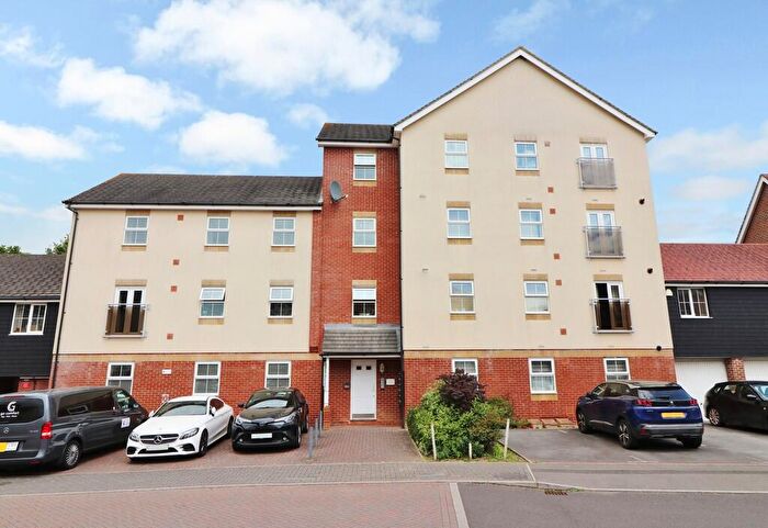 2 Bedroom Apartment To Rent In Whites Way, Hedge End, SO30