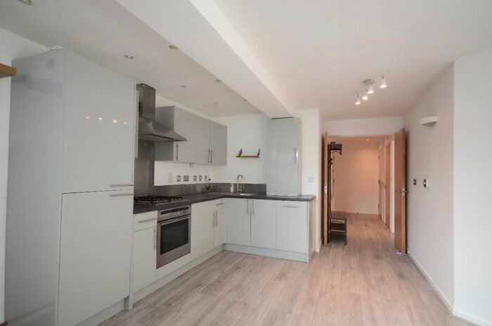 1 Bedroom Flat To Rent In Lordship Lane, East Dulwich, London, SE22