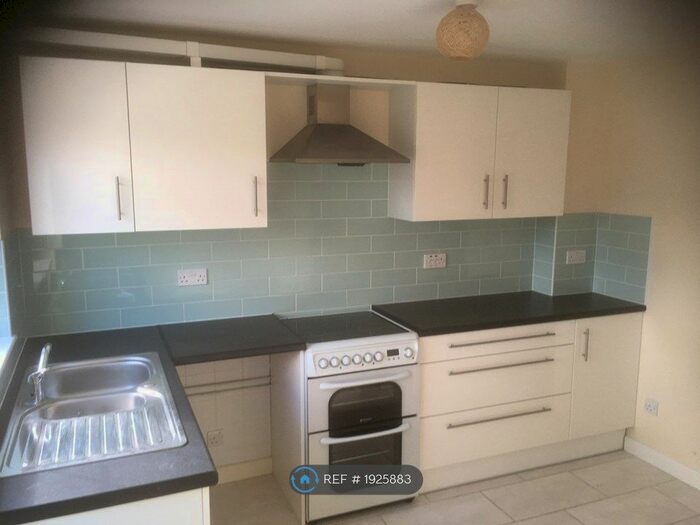 2 Bedroom Terraced House To Rent In Oak Close, Sandy, SG19