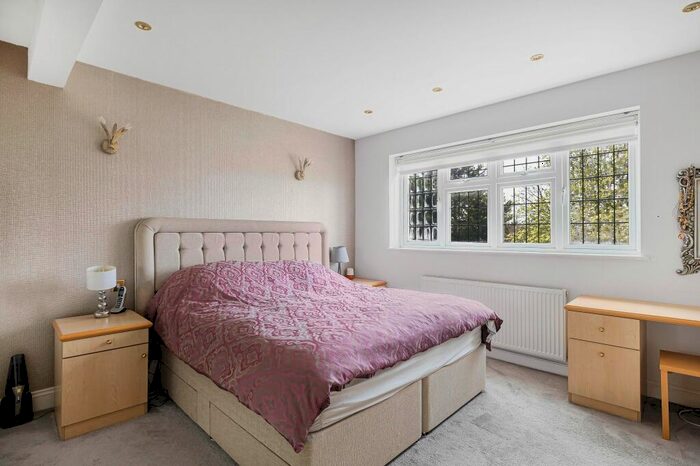 6 Bedroom Detached House For Sale In Mountway, Potters Bar, EN6