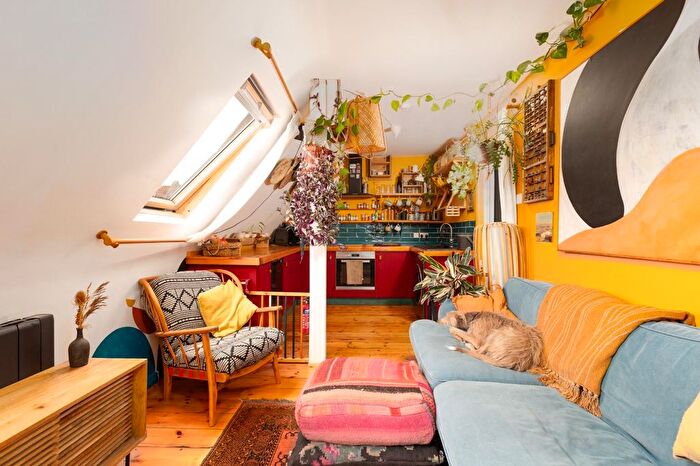 2 Bedroom Flat For Sale In Greenbank Road, Greenbank, Bristol, BS5