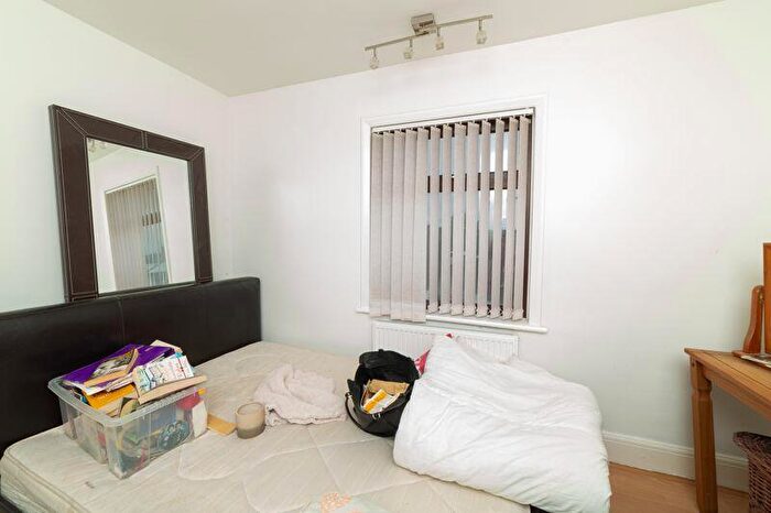 3 Bedroom Semi-Detached House For Sale In Whinney Lane, Ollerton, NG22