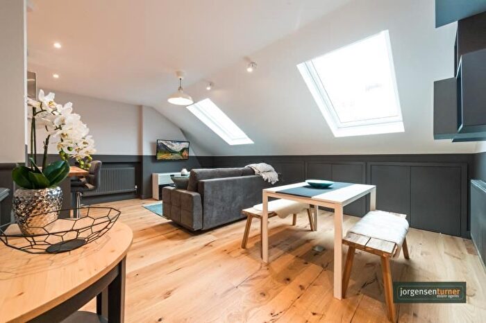 2 Bedroom Flat To Rent In Pennard Road, Shepherds Bush, London, W12