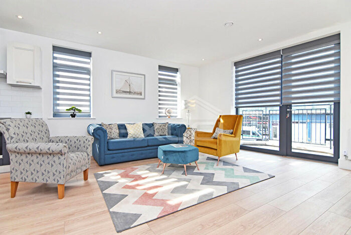 2 Bedroom Apartment To Rent In Finchley Lane, Hendon, London, NW4