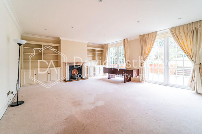 4 Bedroom Detached House To Rent In Northcliffe Drive, Totteridge, London, N20