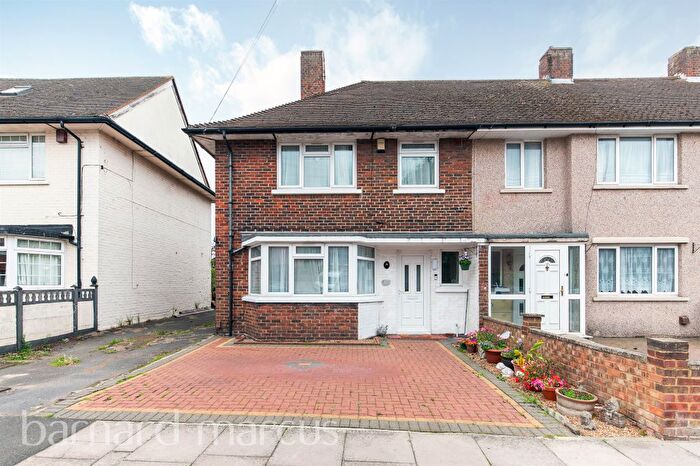 3 Bedroom End Terrace House For Sale In Oakleigh Way, Mitcham, CR4
