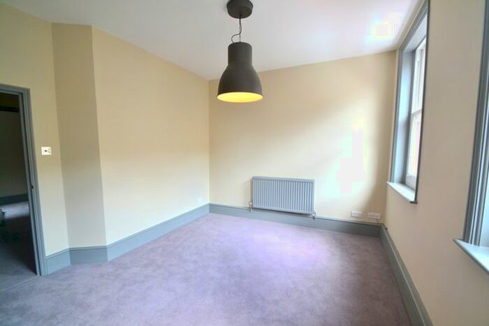 1 Bedroom Flat To Rent In Fulham Road, London, SW10