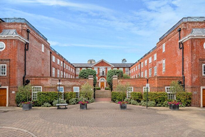 3 Bedroom Flat For Sale In Arcadian Place, Southfields, London, SW18