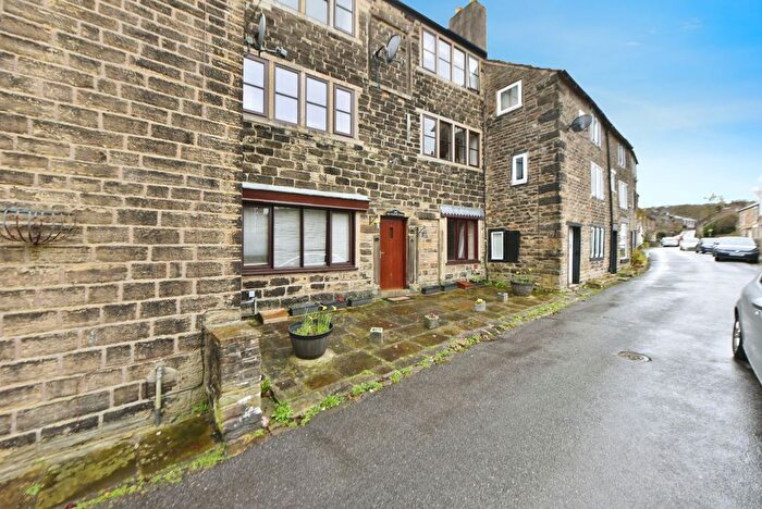 1 Bedroom Flat For Sale In Kinder Road, Hayfield, High Peak, Derbyshire, SK22