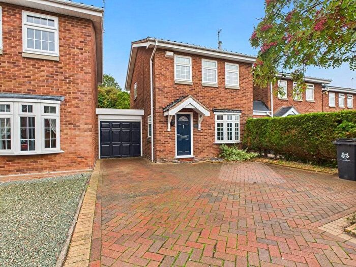 3 Bedroom Link Detached House For Sale In Stanway Close, Worcester, Worcestershire, WR4