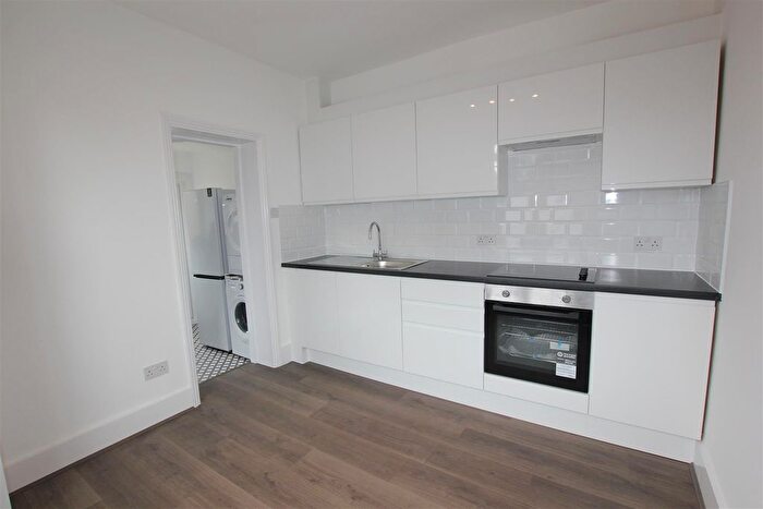 2 Bedroom Property To Rent In Darwin Road, London, N22