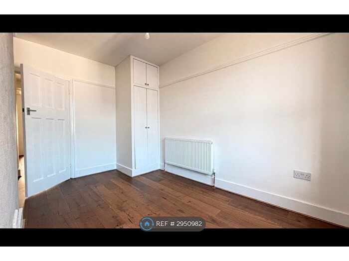 1 Bedroom Flat To Rent In Tooting High St, London, SW17