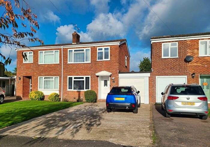 3 Bedroom Semi Detached House For Sale In Huntingdon Close, Totton, SO40