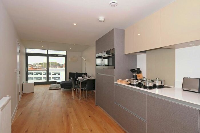 2 Bedroom Flat To Rent In Packington Street, Islington, N1