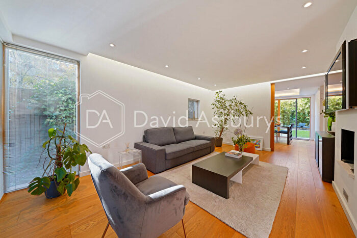 3 Bedroom Mews To Rent In Sloane Mews, Crouch End, London, N8