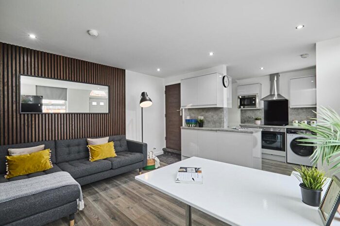 4 Bedroom House To Rent In Pennington Street, Leeds, LS6