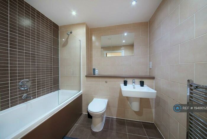 2 Bedroom Flat To Rent In The Gallery, Liverpool, L8