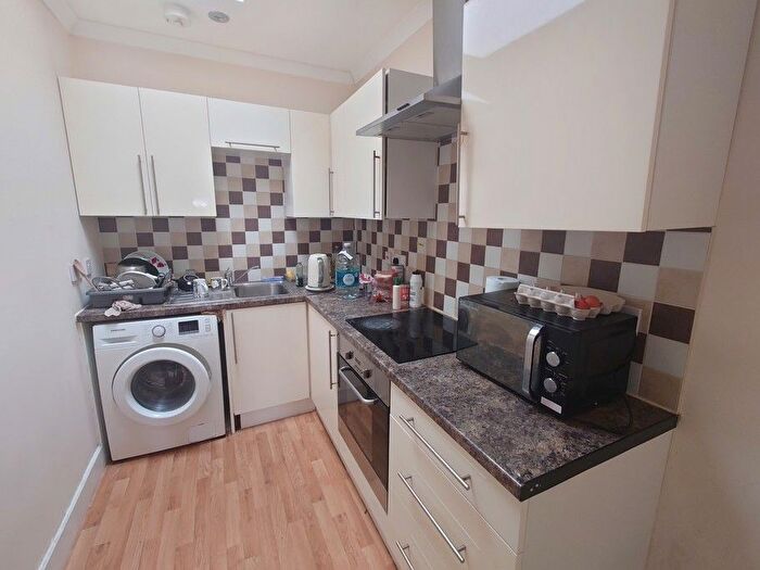 1 Bedroom Flat To Rent In Chipstead Valley Road, Coulsdon, CR5