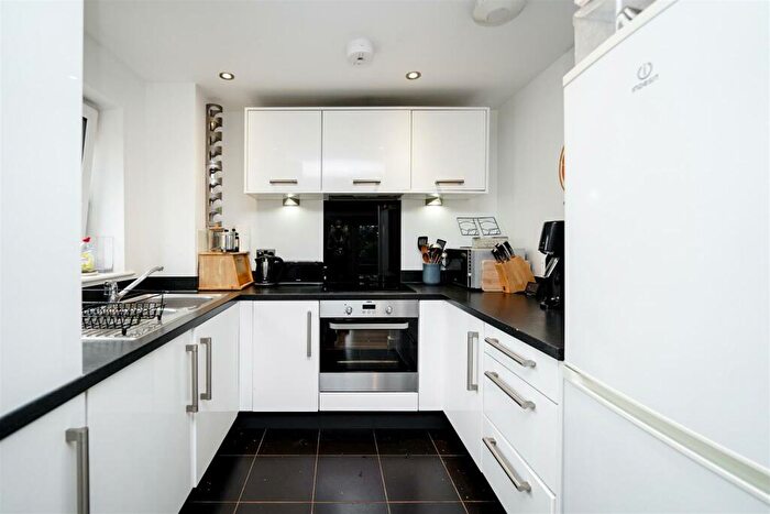 2 Bedroom Apartment To Rent In Shingly Place, The Ridgeway, Chingford, E4