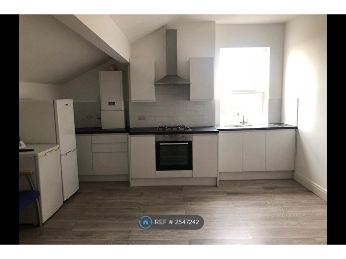 1 Bedroom Flat To Rent In Crosby Street, Stockport, SK2