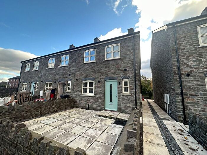 3 Bedroom Semi-Detached House To Rent In The Moorings, Brecon, LD3
