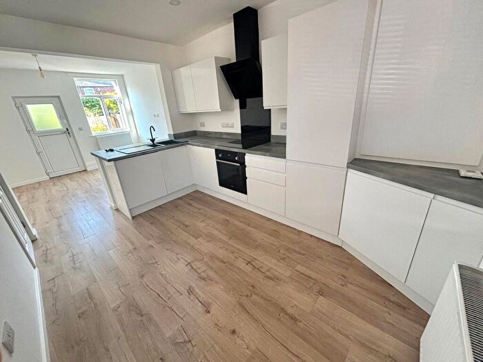 2 Bedroom House To Rent In Alma Street West, Chesterfield, S40