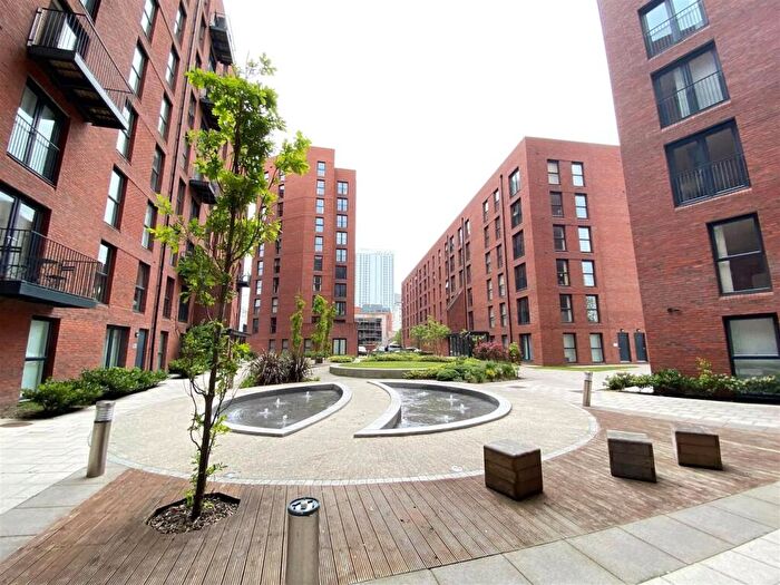 3 Bedroom Apartment To Rent In Alto, Sillavan Way, Salford, M3