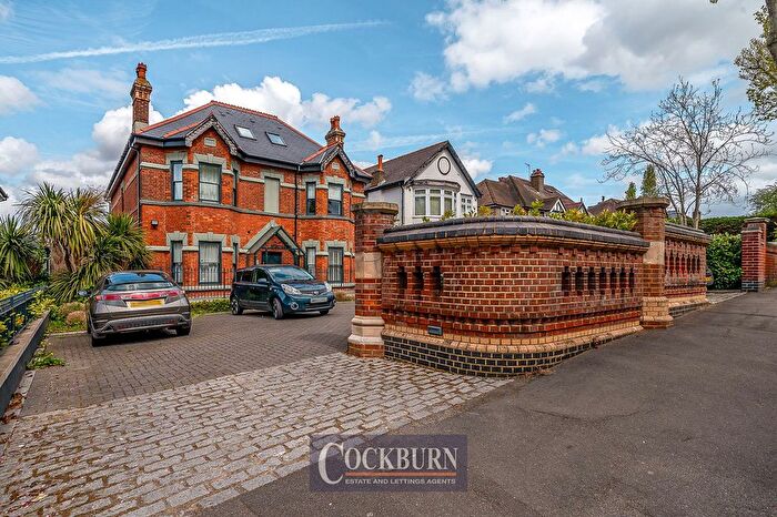 3 Bedroom Flat For Sale In Chinbrook Road, Grove Park, SE12