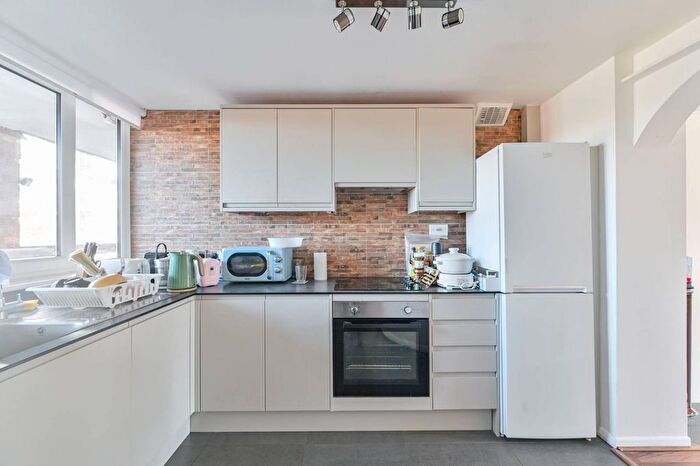 2 Bedroom Maisonette For Sale In Sunbury Lane, Battersea Square, London, SW11