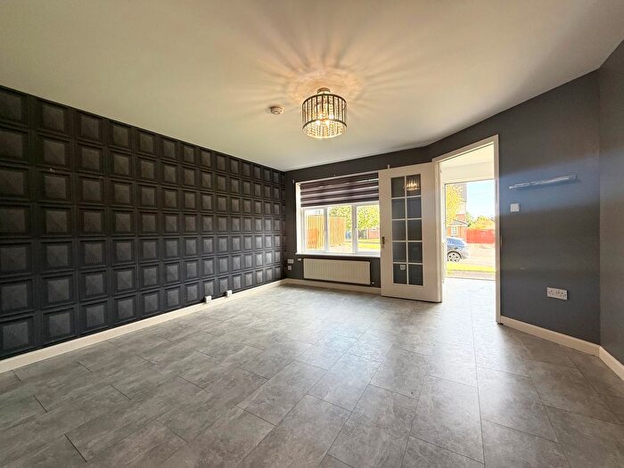 2 Bedroom Property To Rent In Huxley Place, Glasgow, G20