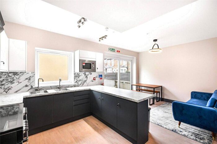 Studio To Rent In Taybridge Road, Battersea, London, SW11