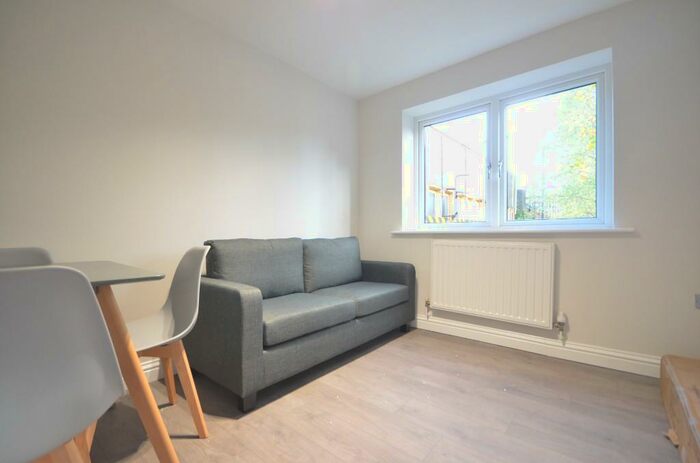 3 Bedroom Apartment To Rent In Campbell Road, London, E3