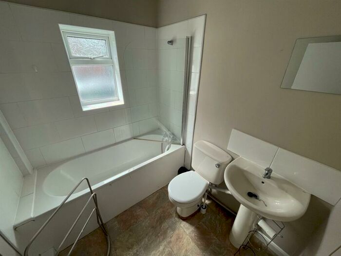 2 Bedroom Flat To Rent In Clough Road, HU5