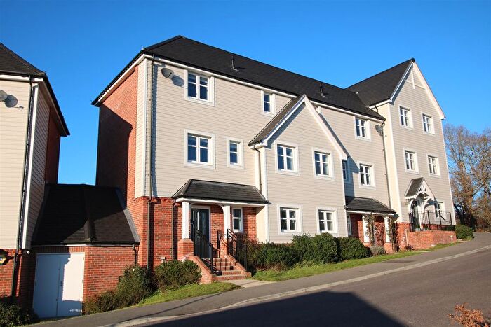 3 Bedroom Semi Detached House For Sale In Consort Drive, Leatherhead/Cobham, KT22